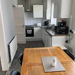 Sheffield Spa View 2 Bed House Free Parking